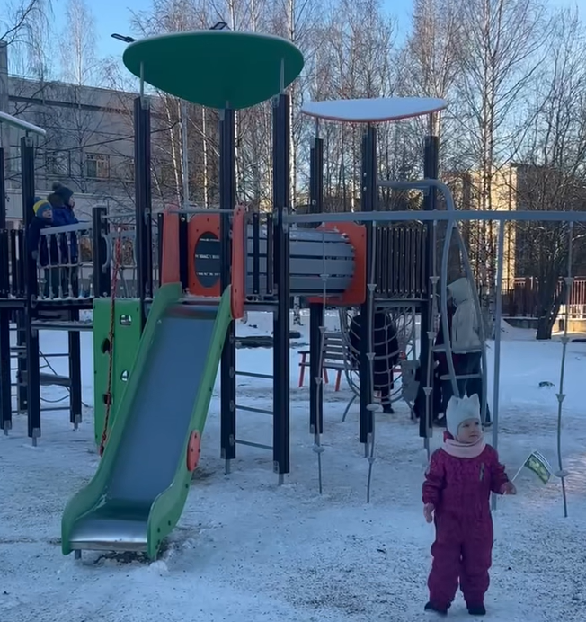 Инна Колыхматова открыла детскую площадку, за которую проголосовали жители