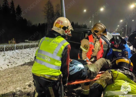 В Петрозаводске легковушка столкнулась с ограждением