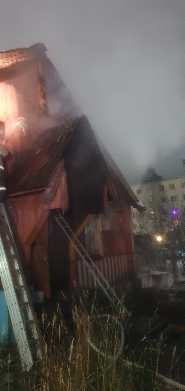 Две квартиры пострадали при пожаре в Медвежьегорске