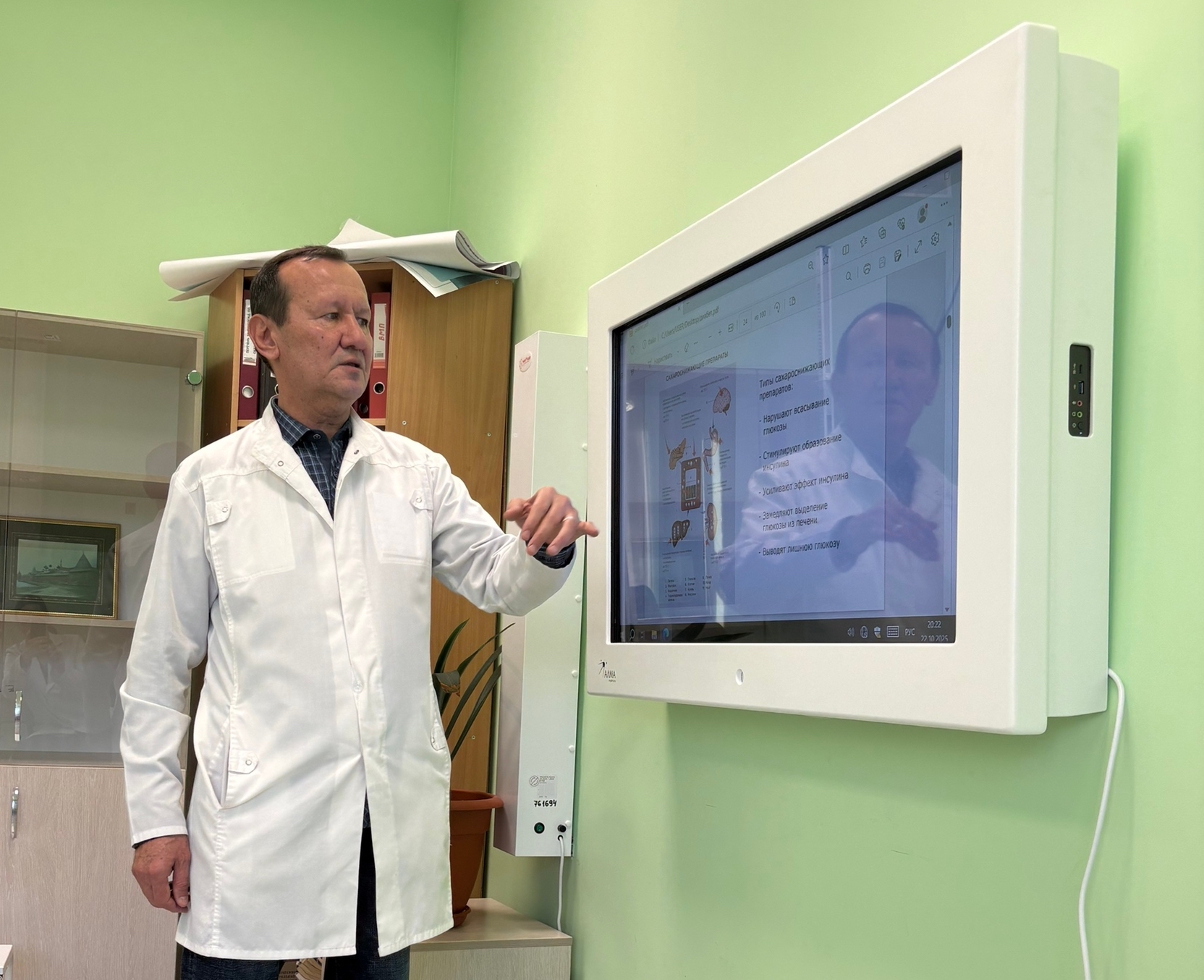 Главврач районной больницы рассказал, как часто надо посещать дерматолога