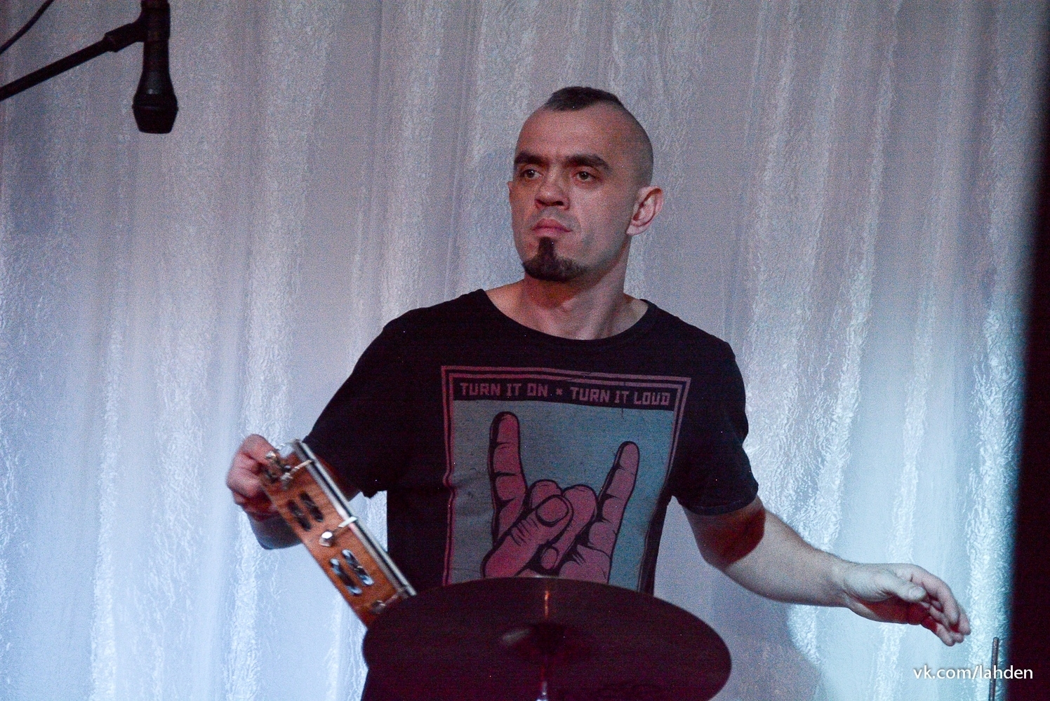 В Лахденпохье провожают в последний путь 37-летнего музыканта Евгения Котикова