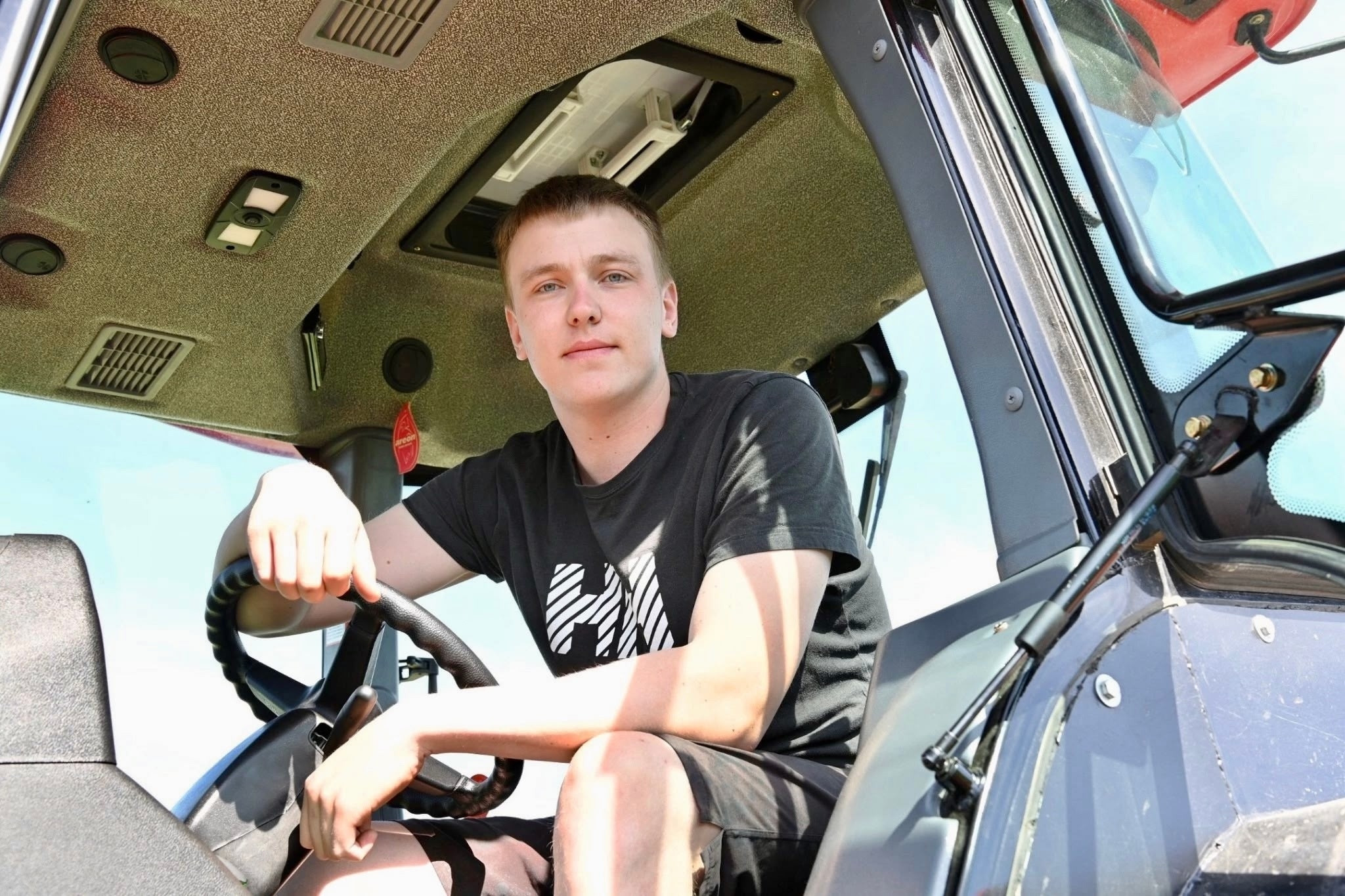 Деревня будет жить: призер чемпионата России по пахоте возводит дом в родной карельской деревне