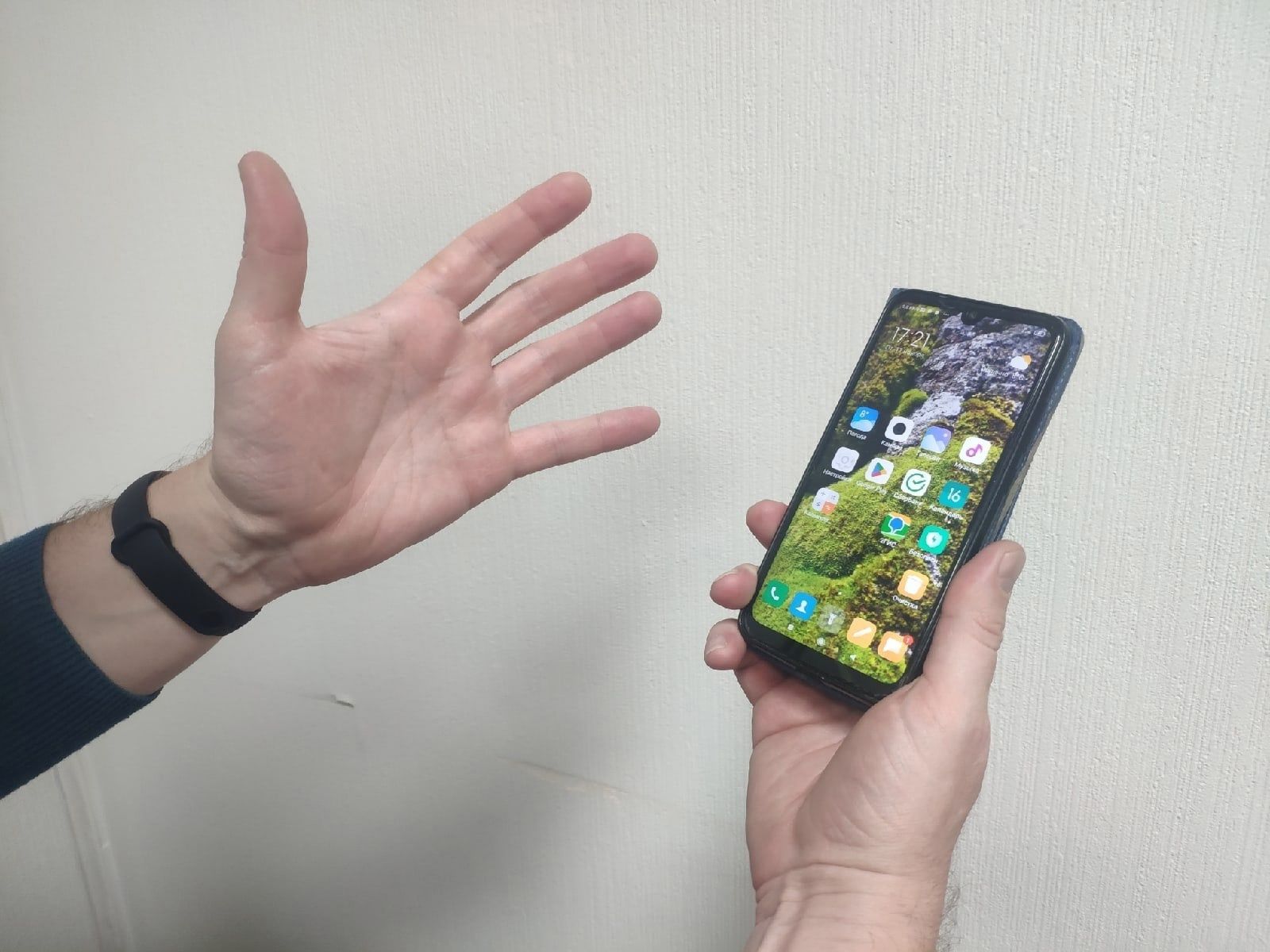 В попытке купить машину из Европы по дешёвке житель Прионежья перевел деньги аферистам