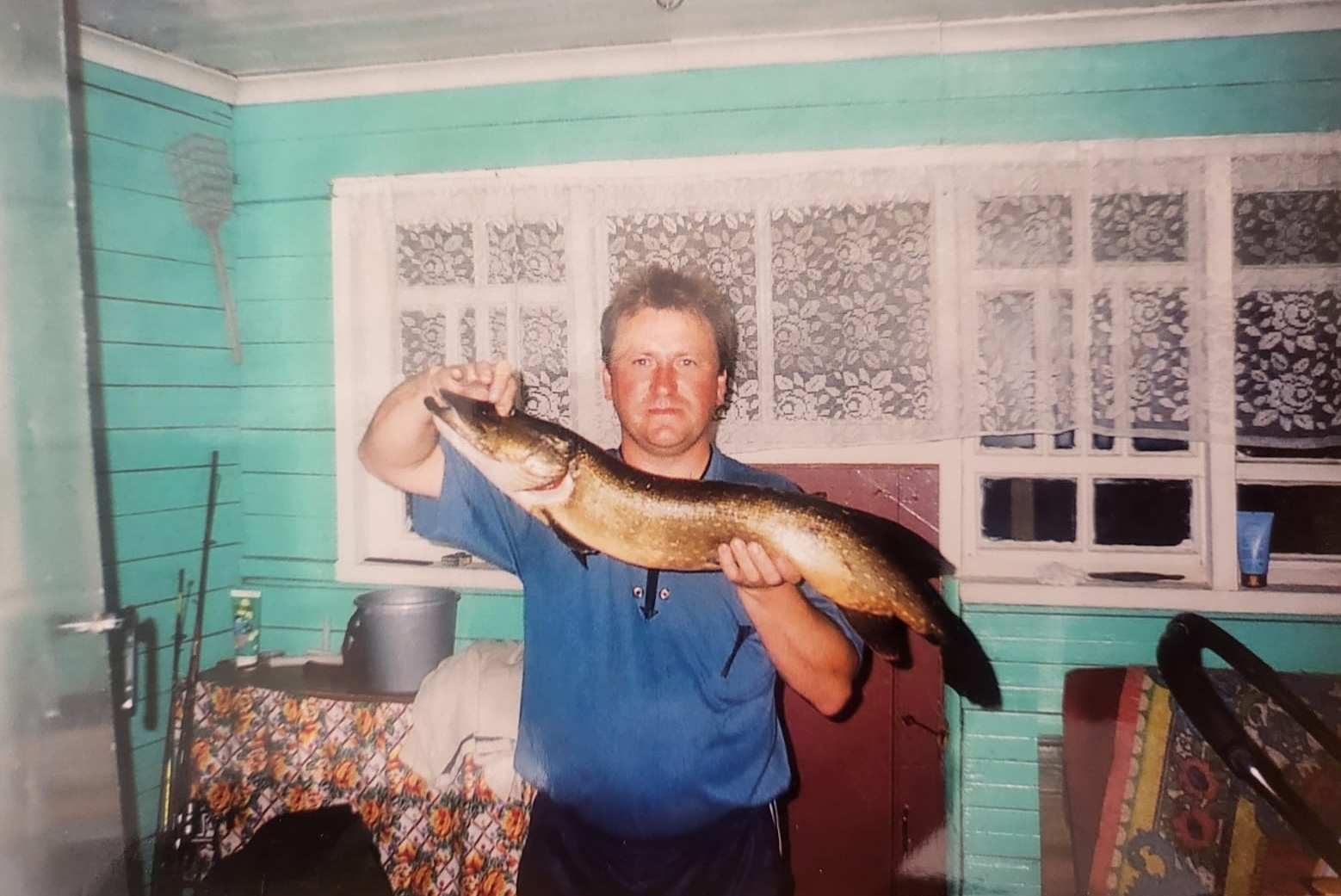 «Вот так щука»: жительница Карелии поделилась старыми фото рыбака