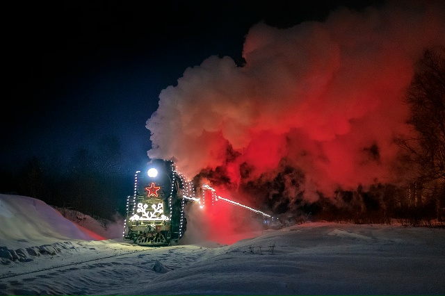 Зловещий снимок пыхтящего поезда-призрака показал фотограф из Сортавалы