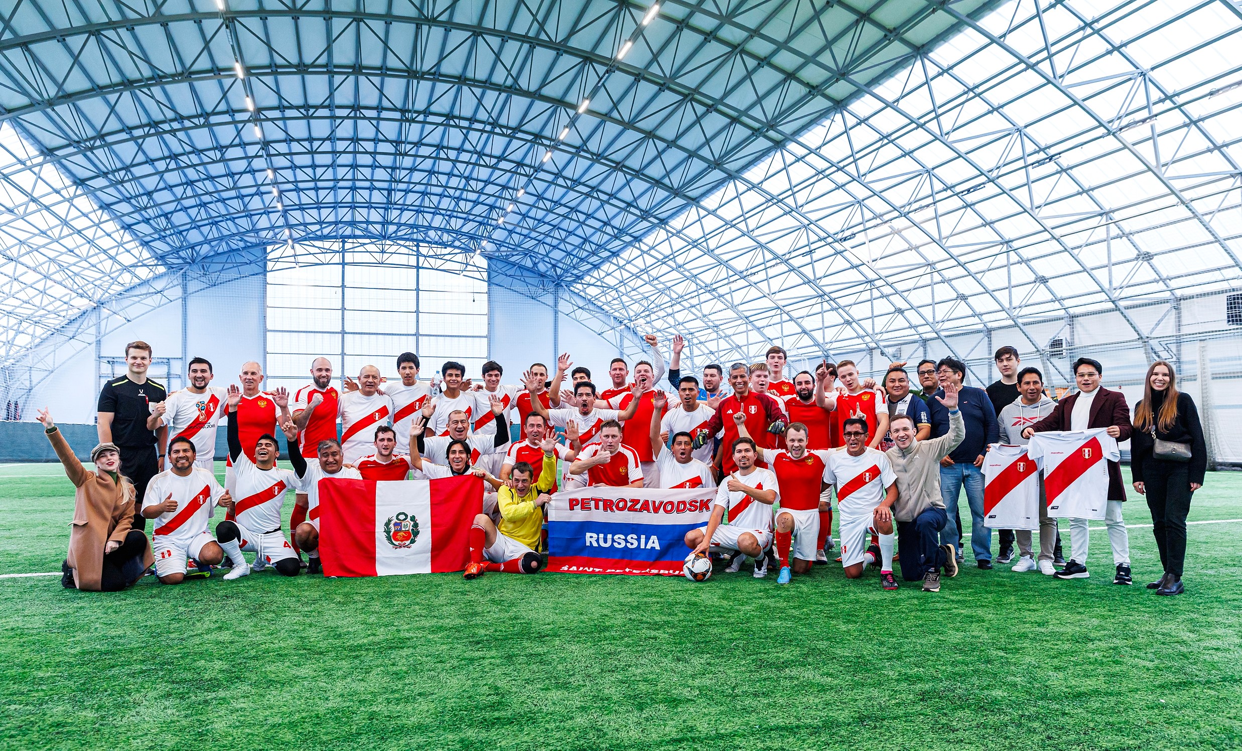 Футбольная страсть, драйв и 10 голов: болельщики из Карелии сыграли за Россию в Петербурге