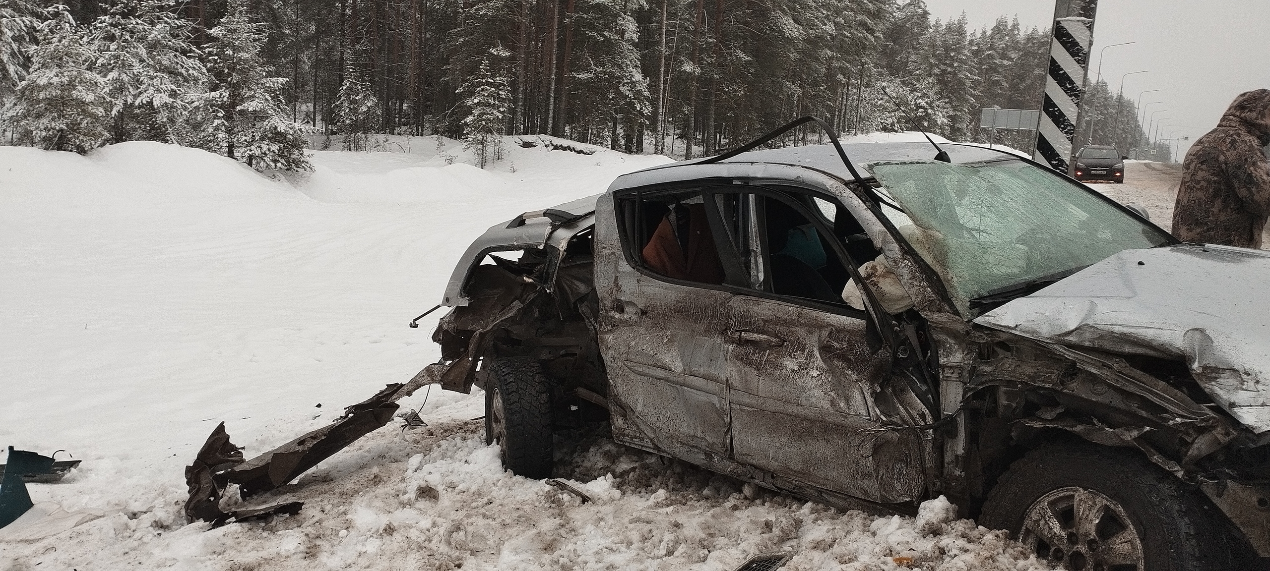 Легковушка влетела в фуру на трассе в Карелии