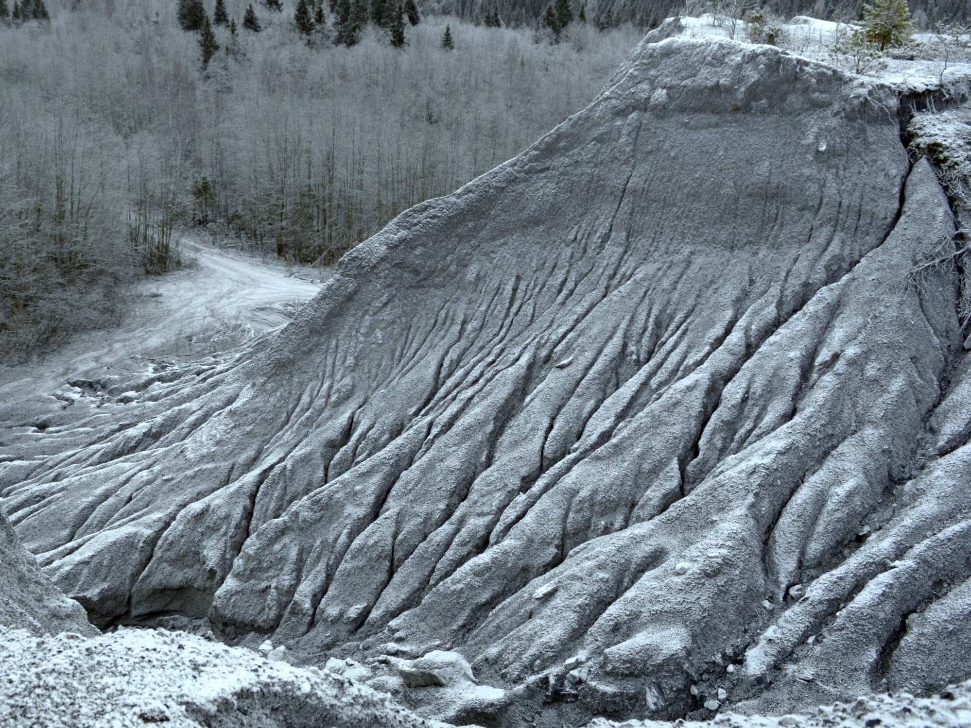 Инопланетные пейзажи попали в кадр путешественникам в Карелии