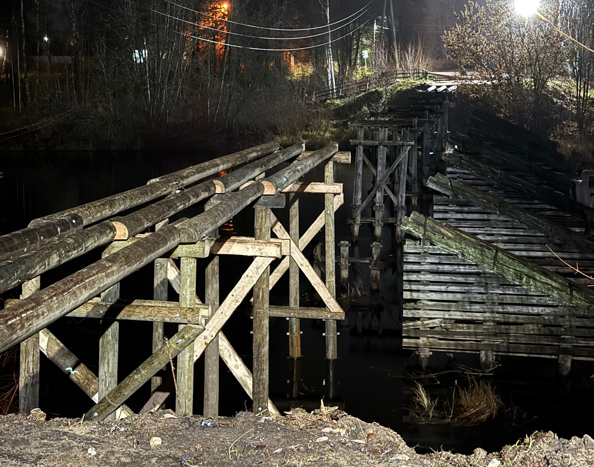 Жители Олонецкого района добились ремонта пешеходного моста