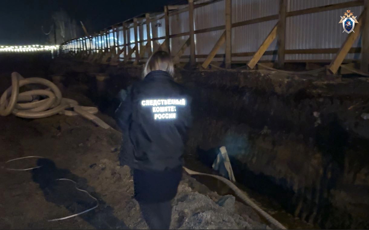 Следком возбудил уголовное дело после гибели рабочего, которого засыпало грунтом в Лахденпохье