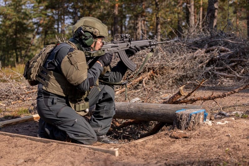 Финляндия устроила военные маневры у границ России