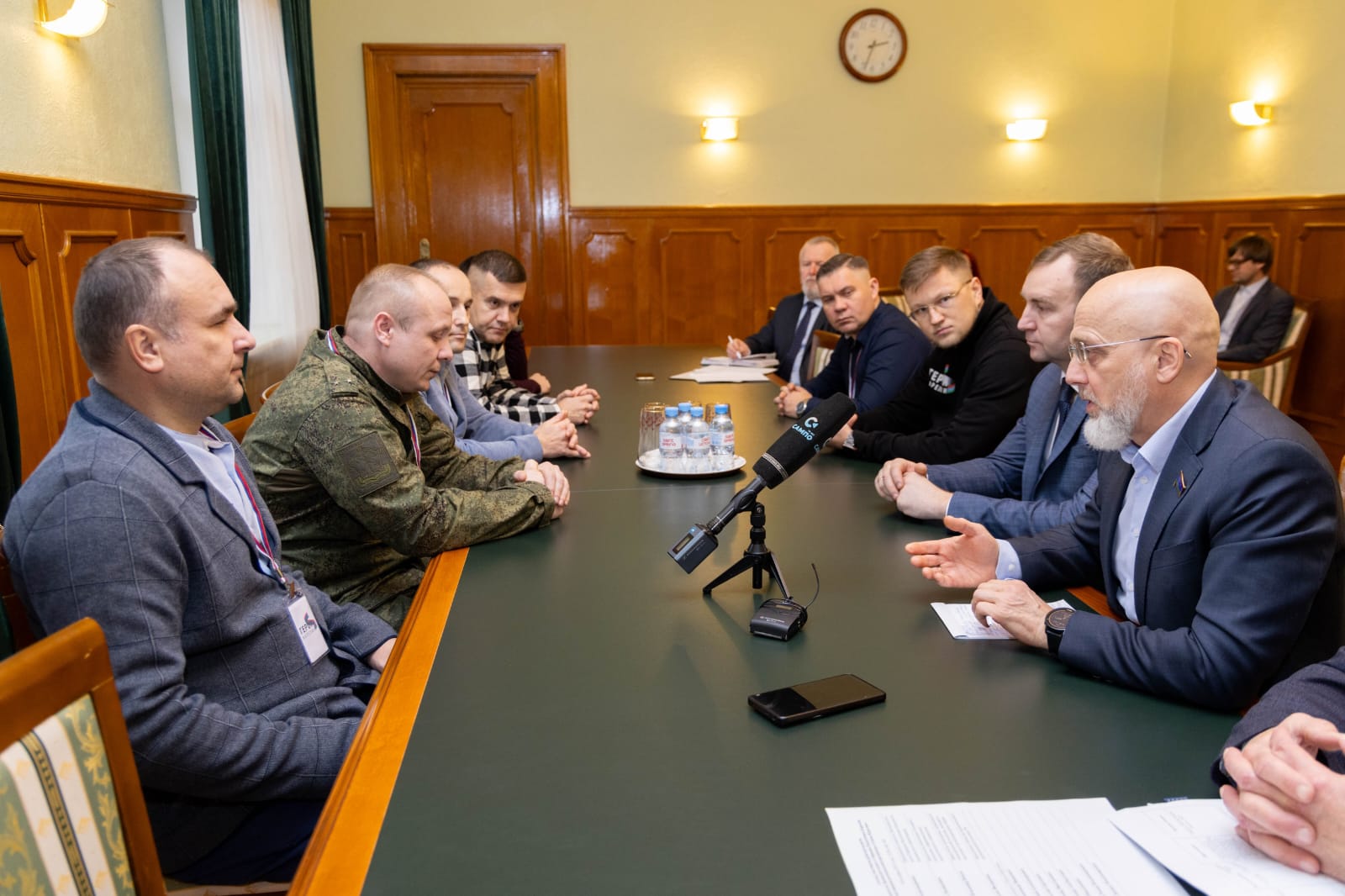 Элиссан Шандалович встретился с участниками программы «Герои Карелии» Элиссан Шандалович встретился с участниками программы «Герои Карелии»