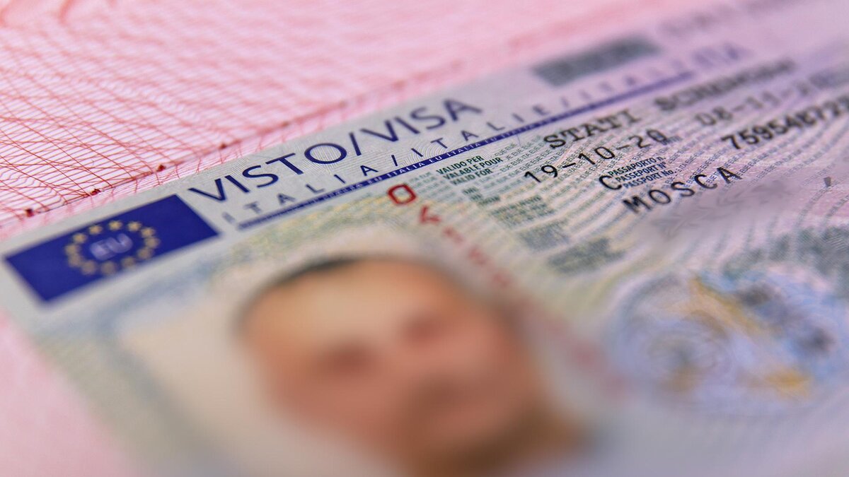 ЕК ограничила выдачу гражданам России многократных шенгенских виз