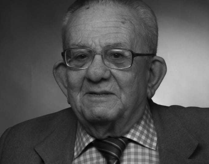 Учитель, мудрый наставник, переводчик, старейший преподаватель: скончался Эрнест Цыпкин