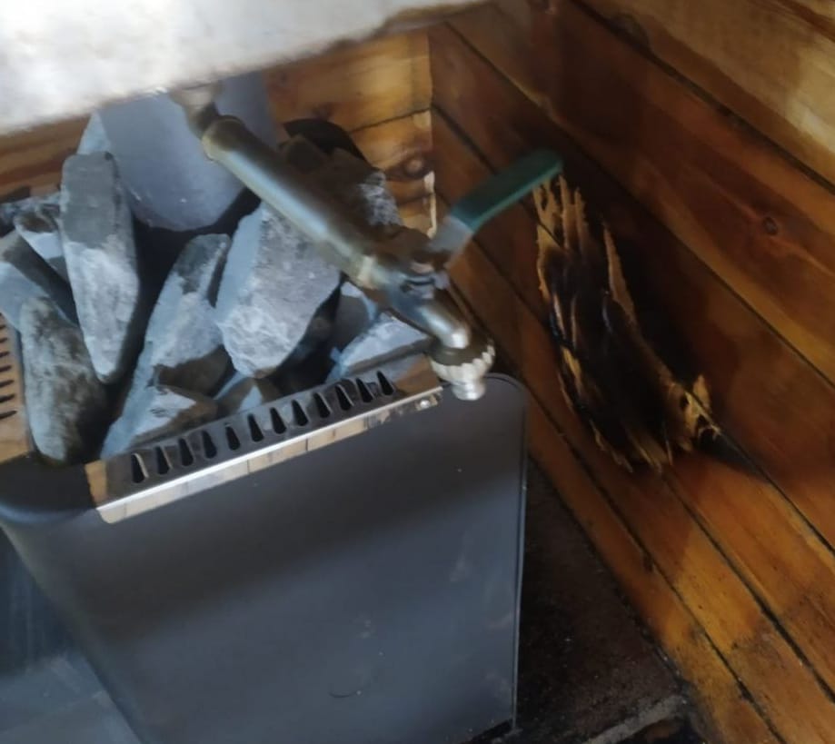 Огнеборцы Карелии не дали разбушеваться огню и потушили пожар за четверть часа