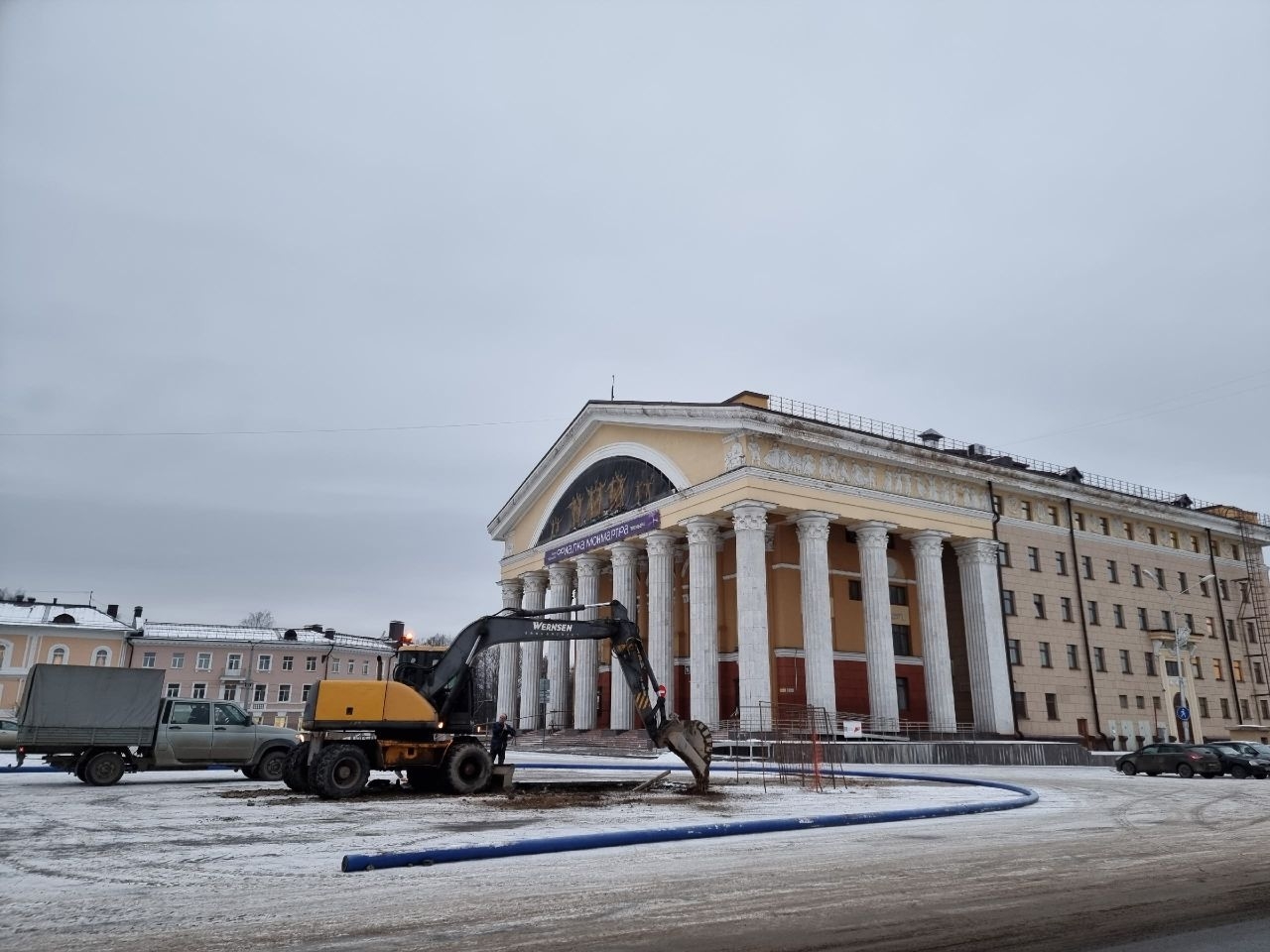 Площадь Кирова перекопали в Петрозаводске из-за новой гостиницы