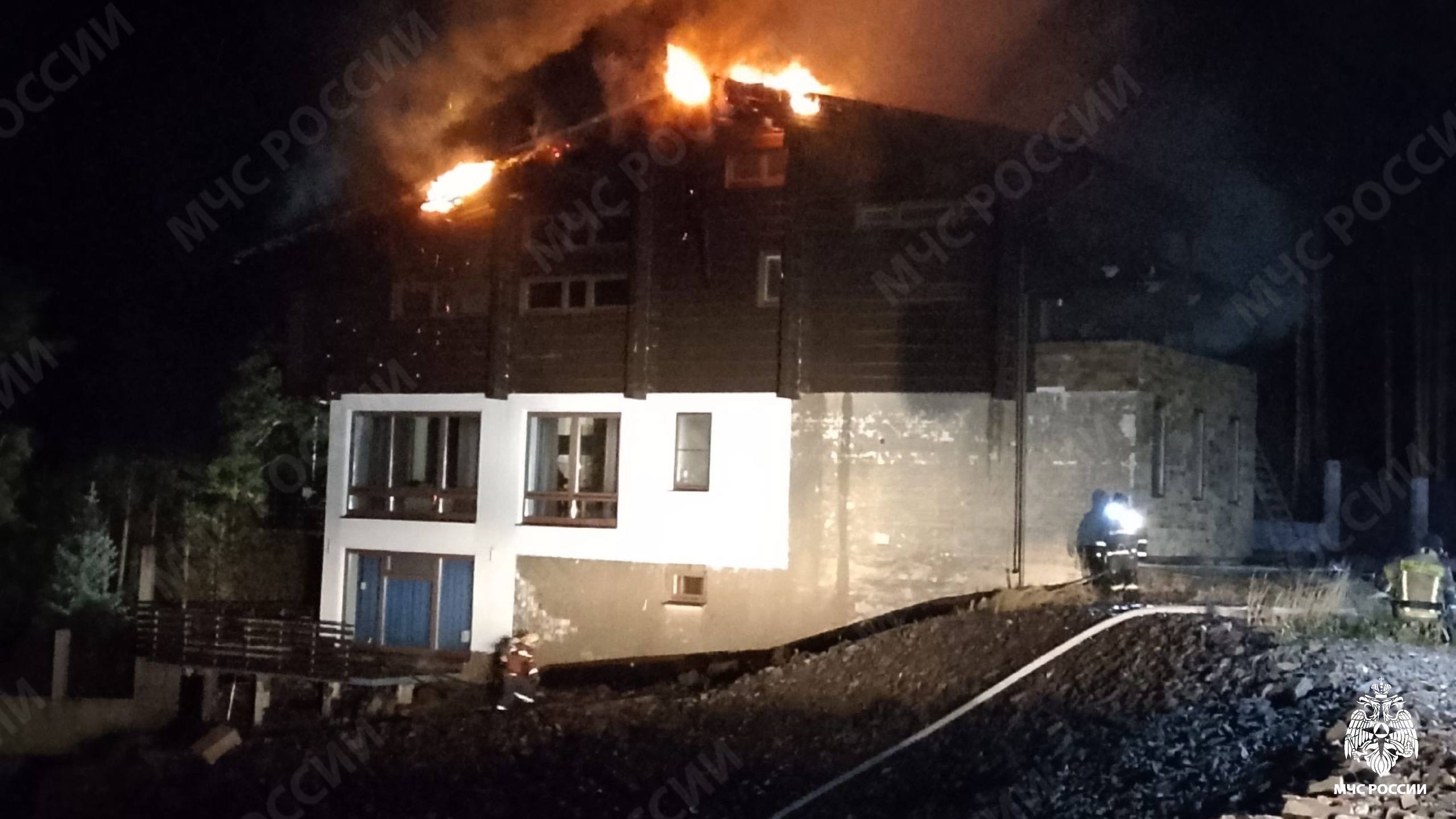 Дом бизнесмена Михеева в пятый раз подожгли в деревне бизнес-класса под Петрозаводском