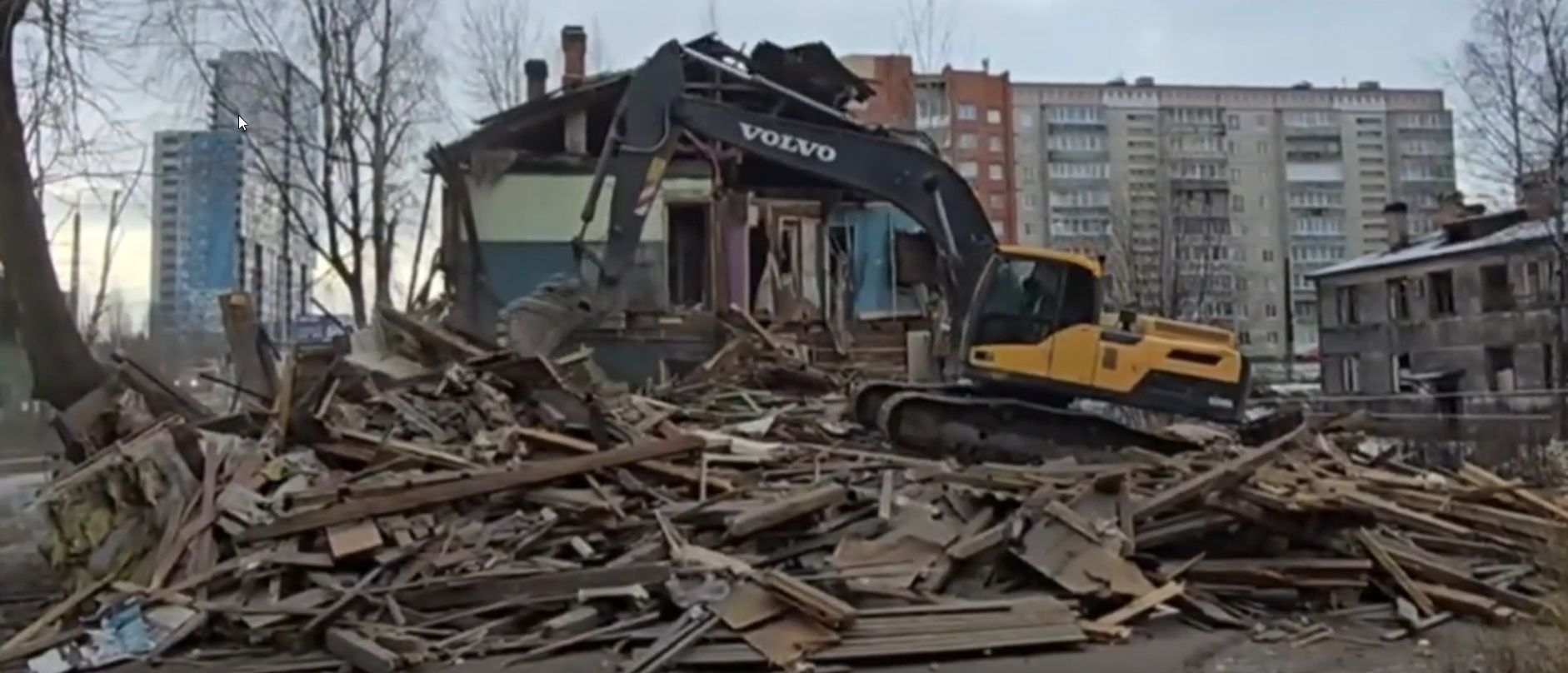 Уродующие город аварийные дома сносят в одном из районов Петрозаводска