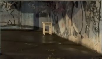 «Я общий! Не уносите меня»: на остановке Петрозаводска для уставших пассажиров появился хотя бы он