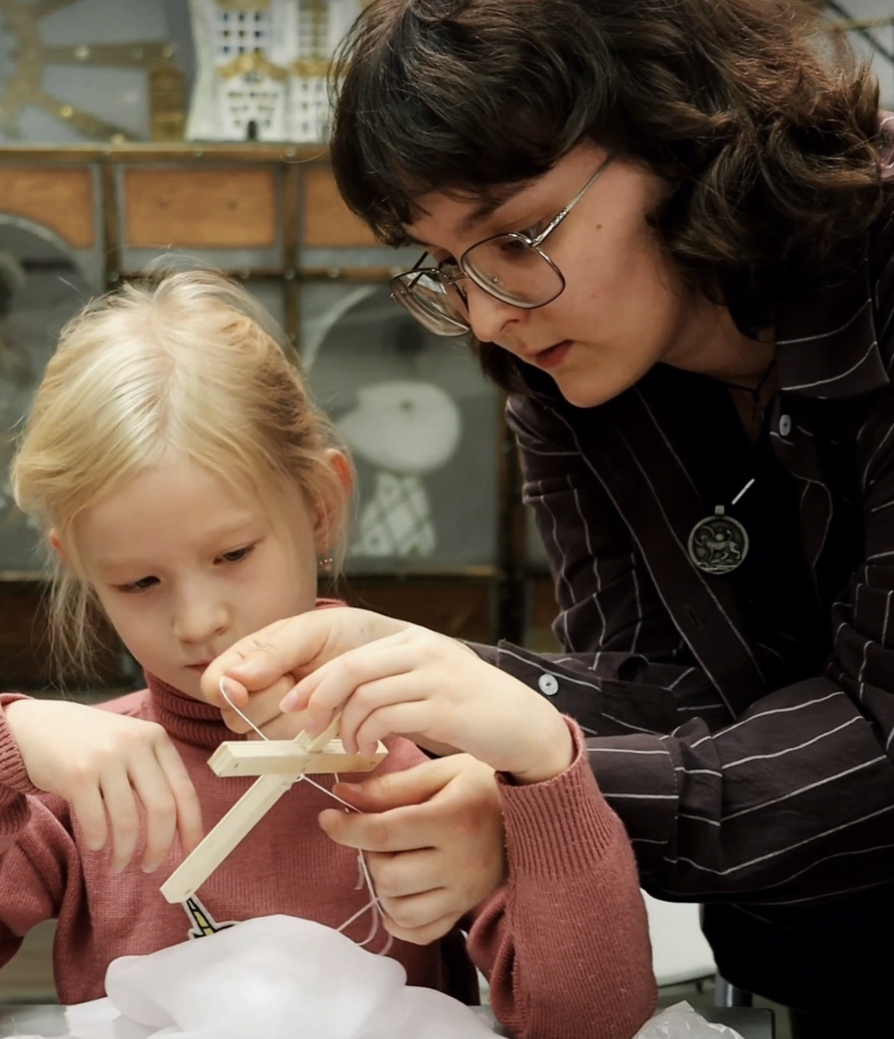 Мастер-класс по созданию кукол прошел в карельском театре