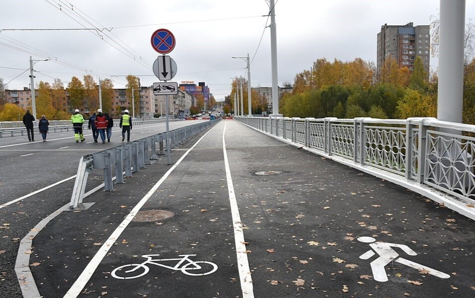 У Лобановского моста запретят парковку