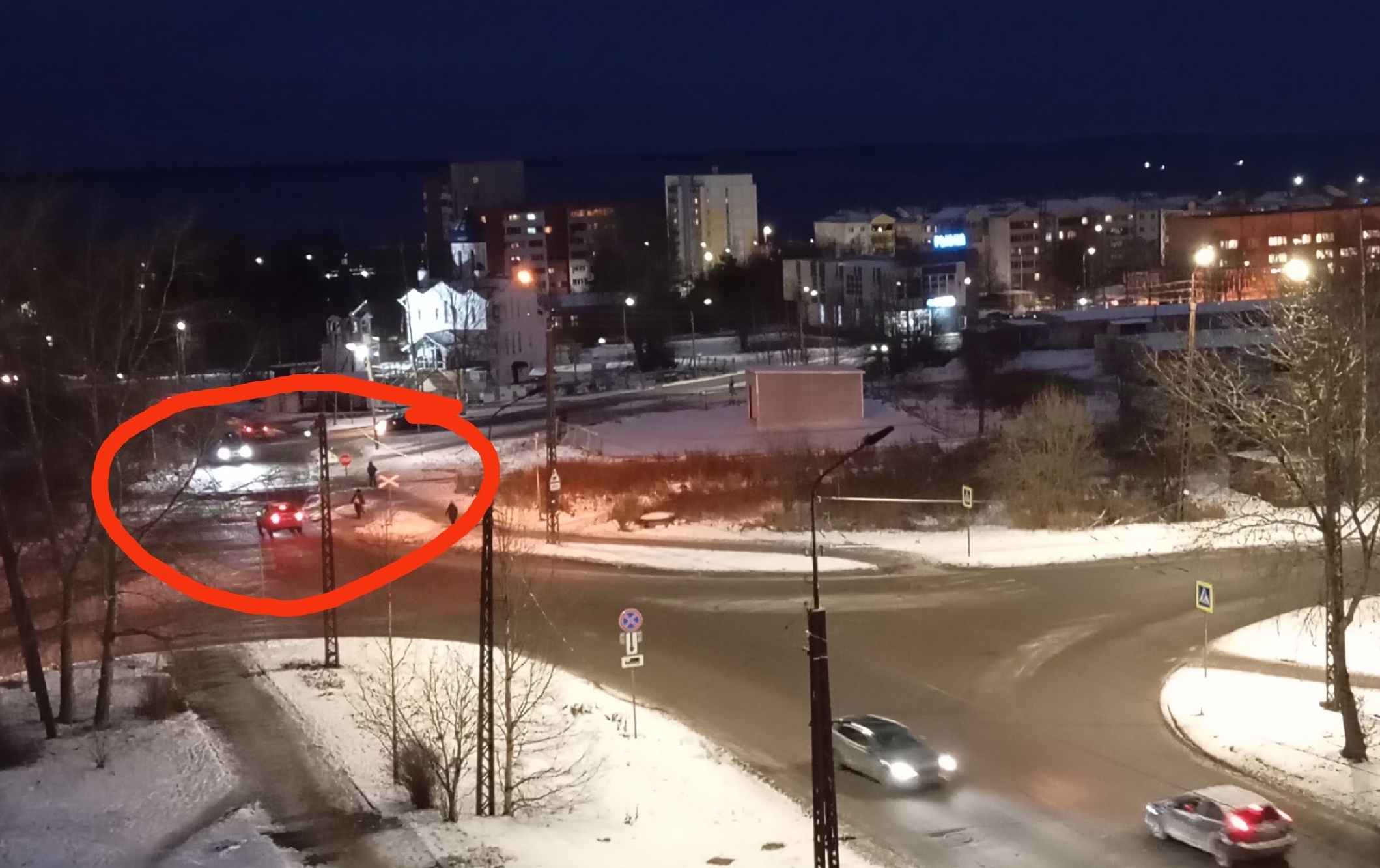 Жители Петрозаводска требуют установить светофор на улице Антонова