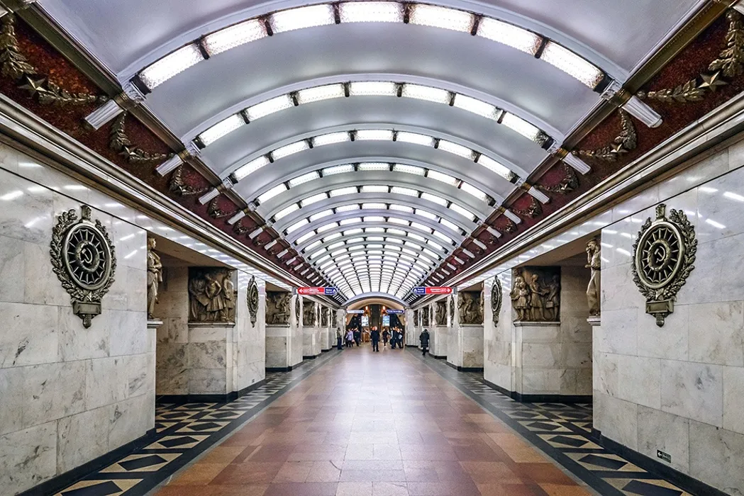 Для облицовки новой станции метро в Питере использовали природные камни из Карелии