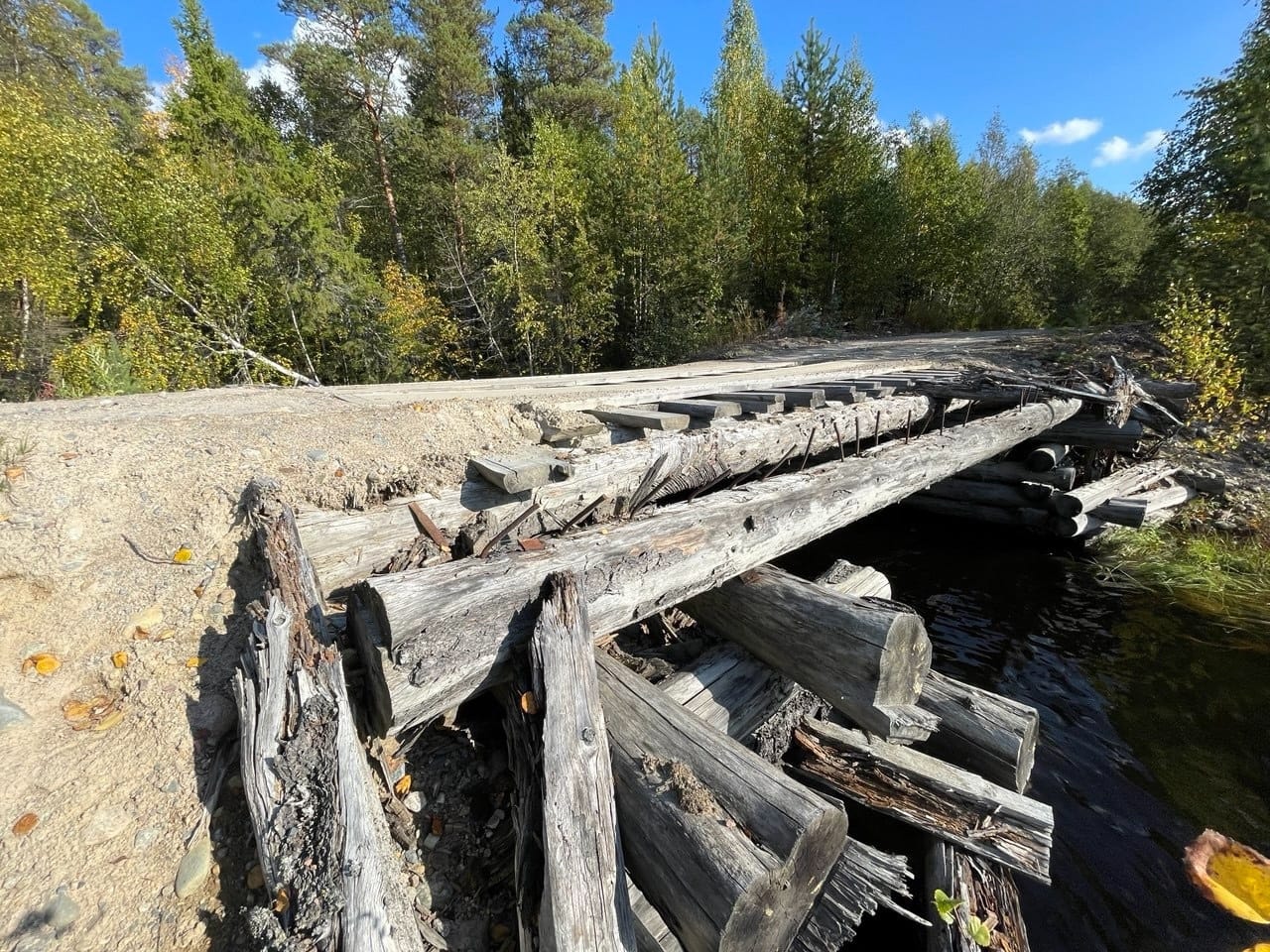 Мост закрыли для транспорта в сторону нацпарка «Паанярви»