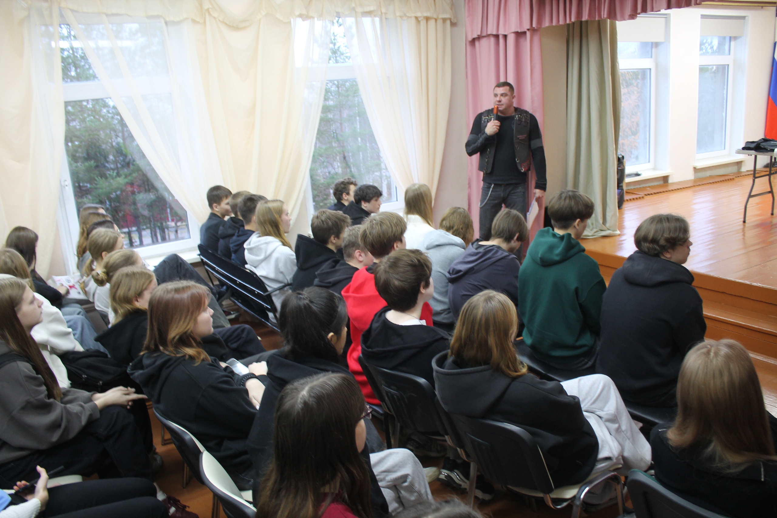 «Ночные волки» рассказали детям о мотобезопасности на дорогах Карелии