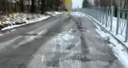 Жители Кааламо попросили заасфальтировать дорогу к детскому саду