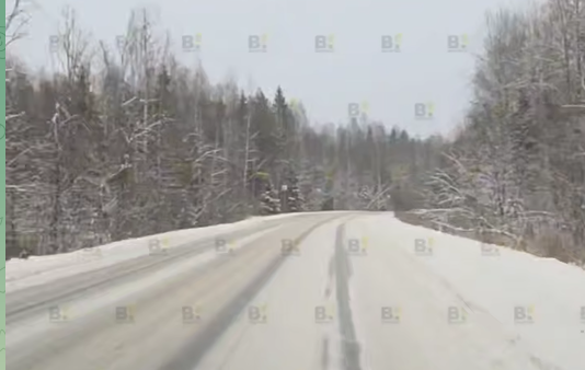 Дорогу на Деревянку завалило снегом