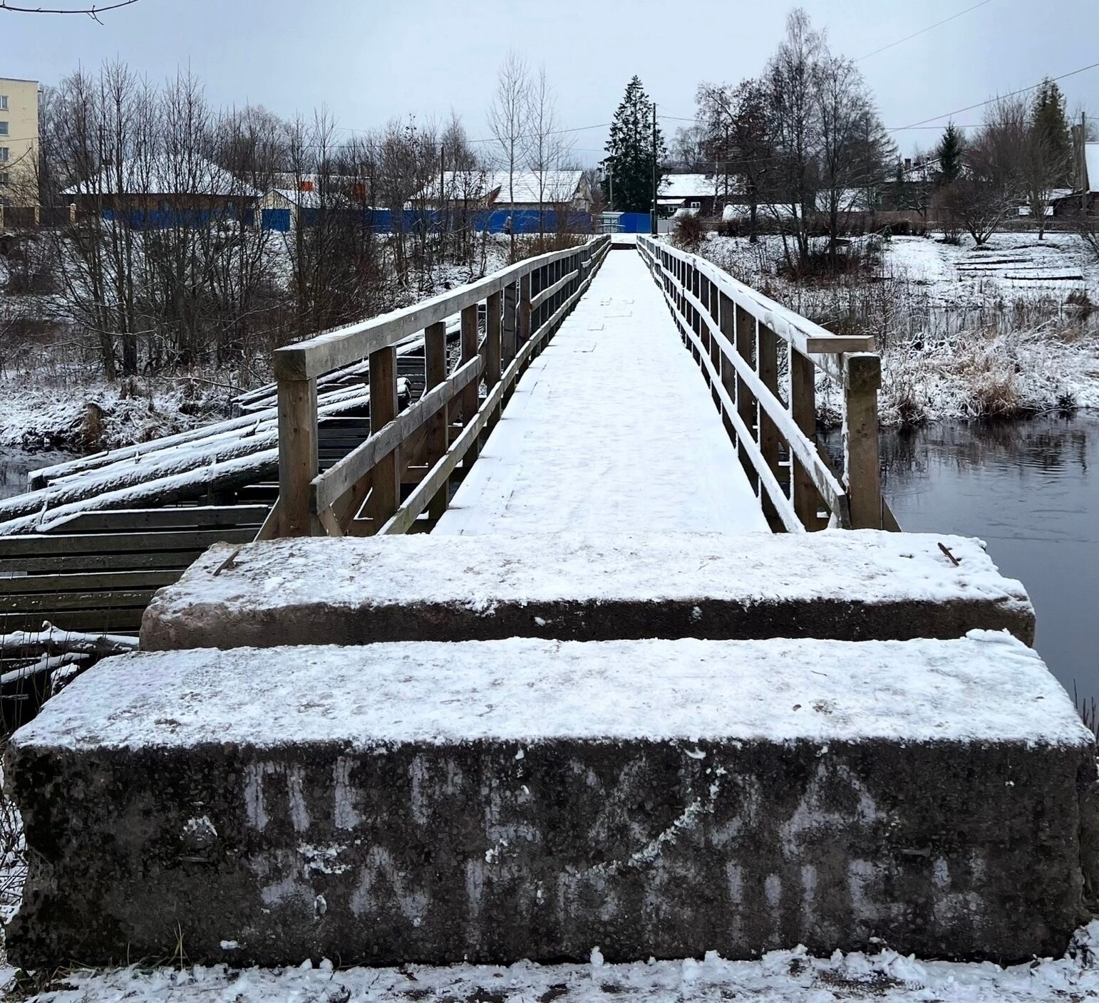 Больничный мост закрыли для пешеходов в Олонце