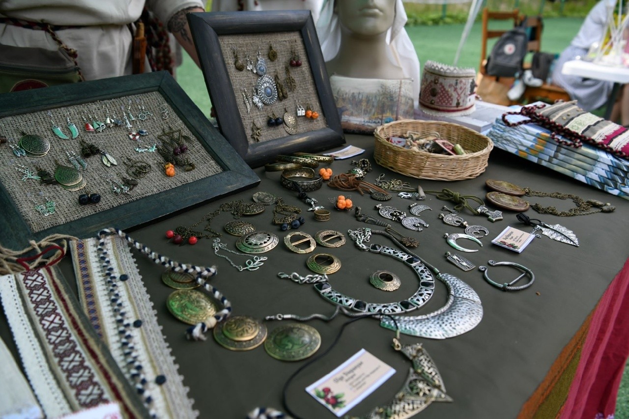 От традиций к трендам: карельские мастера завоевывают российский рынок украшений