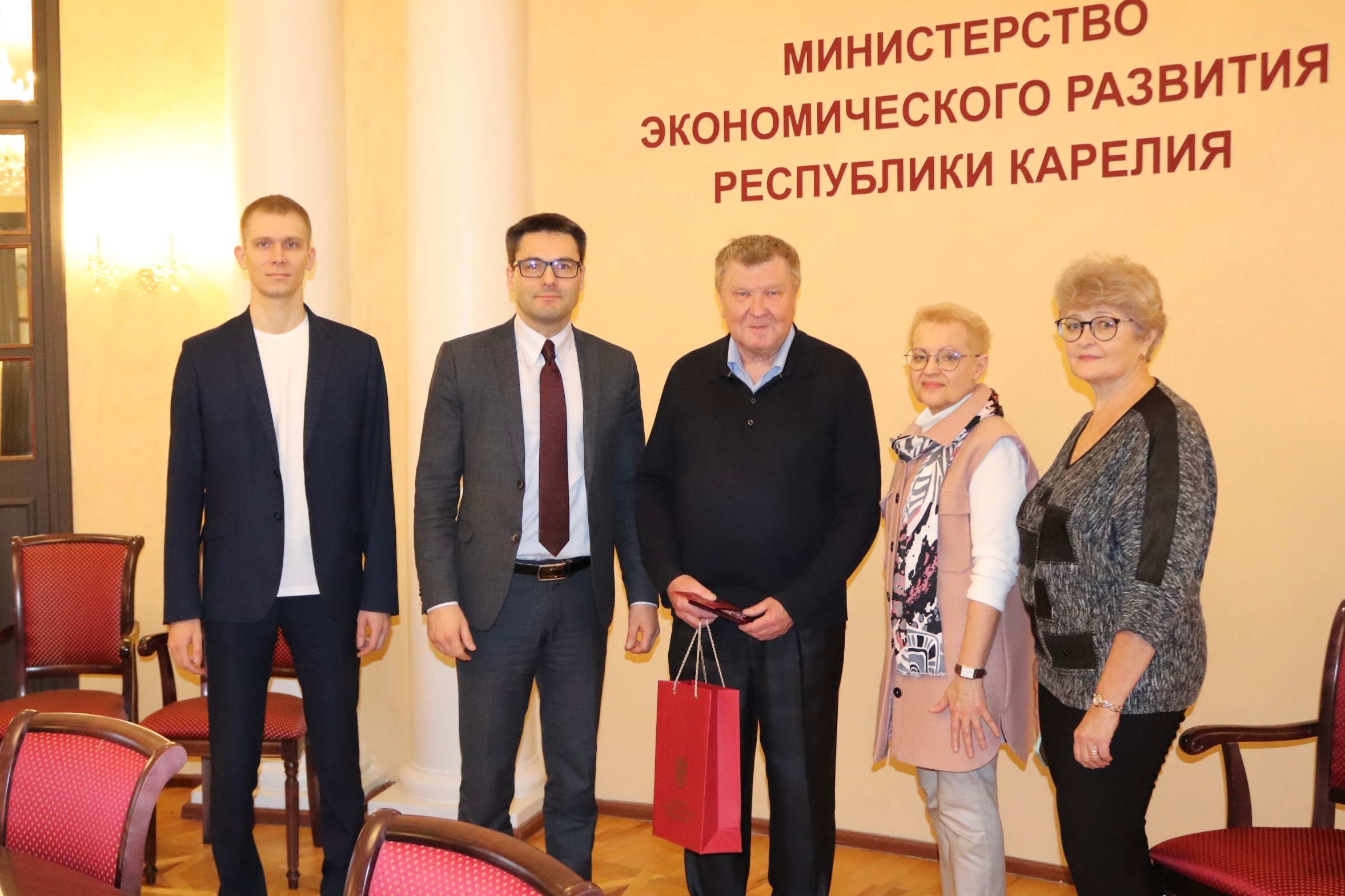 Бывшего замминистра экономразвития Карелии поздравили с юбилеем