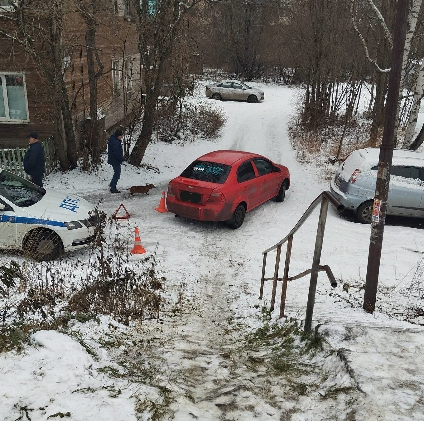 Ребёнок скатился с горки прямо под колёса автомобиля в Петрозаводске