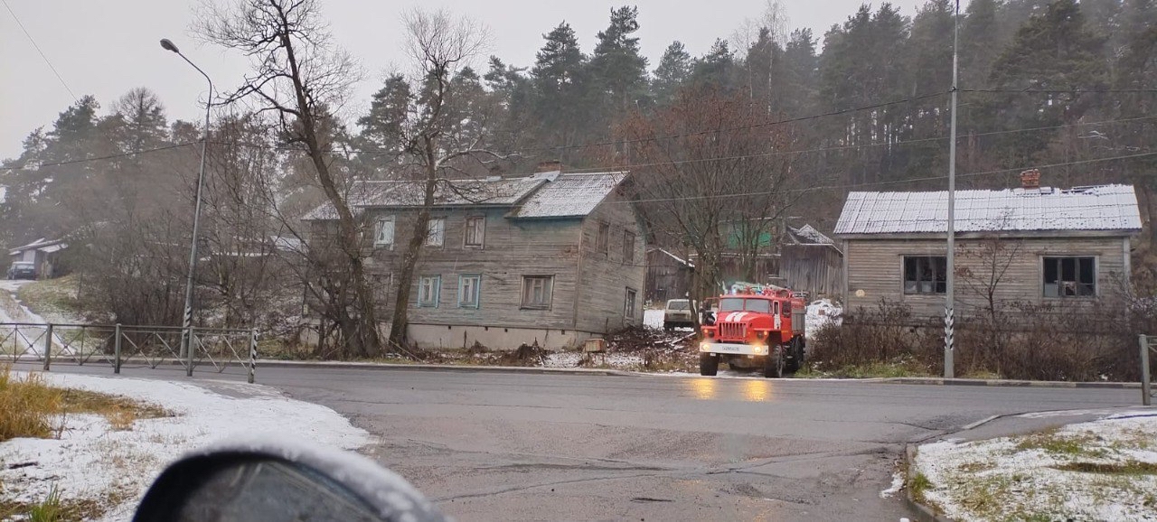 Печка пошалила в многоквартирном доме Лахденпохьи - пришлось вызывать пожарных