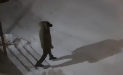 Обходил квартиры: мужчина дергал ручки дверей в Костомукше