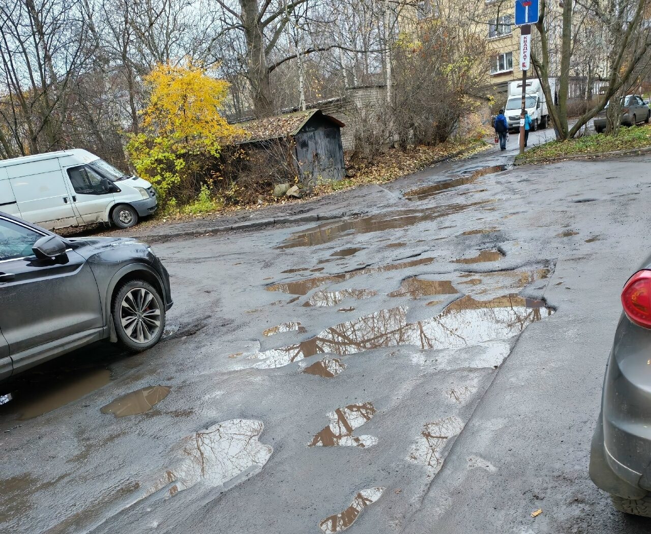 Жители Голиковки в Петрозаводске пожаловались на ямы во дворах