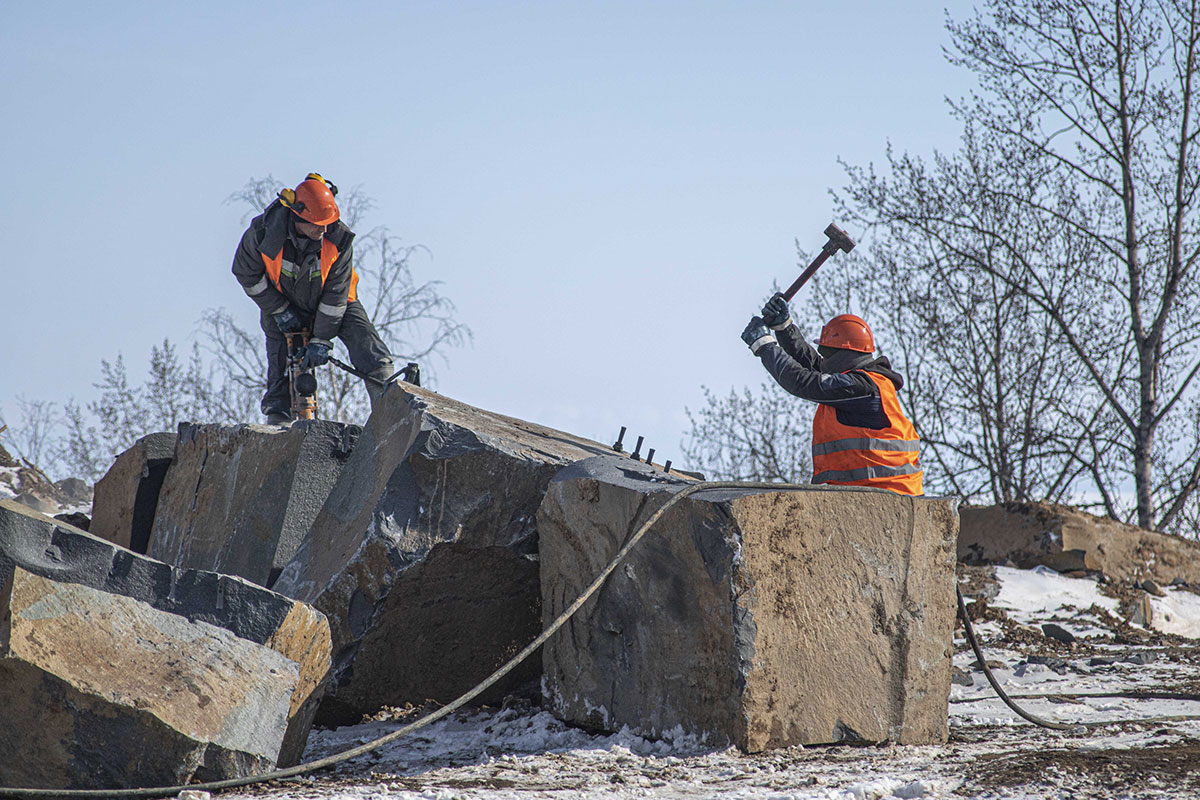 Уникальный материал для дорог создали из габбро-диабаза в Карелии