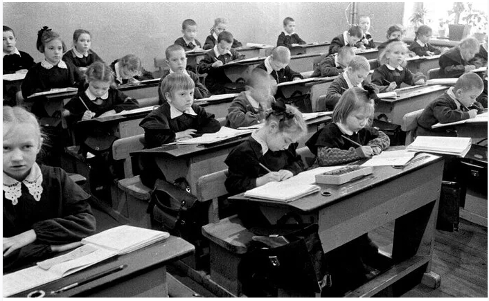 Уроки чистописания с перьевыми ручками вспомнили в Карелии