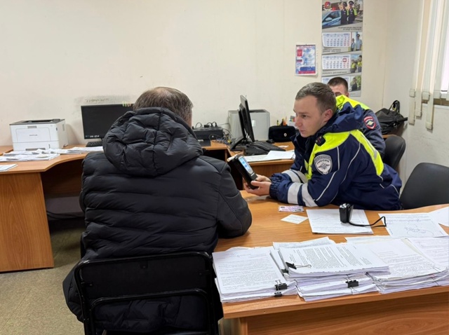 Активный петрозаводчанин помог дорожным полицейским найти водителя, который скрылся с места ДТП на Лососинском шоссе