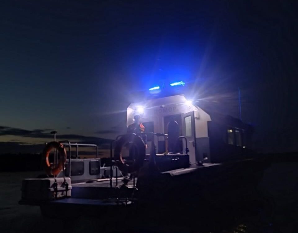 Пропавших рыбаков до сих пор разыскивают в Карелии