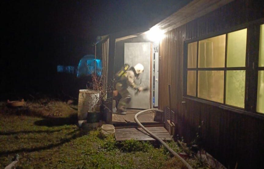 Пожарные спасли от огня дачу в Прионежском районе