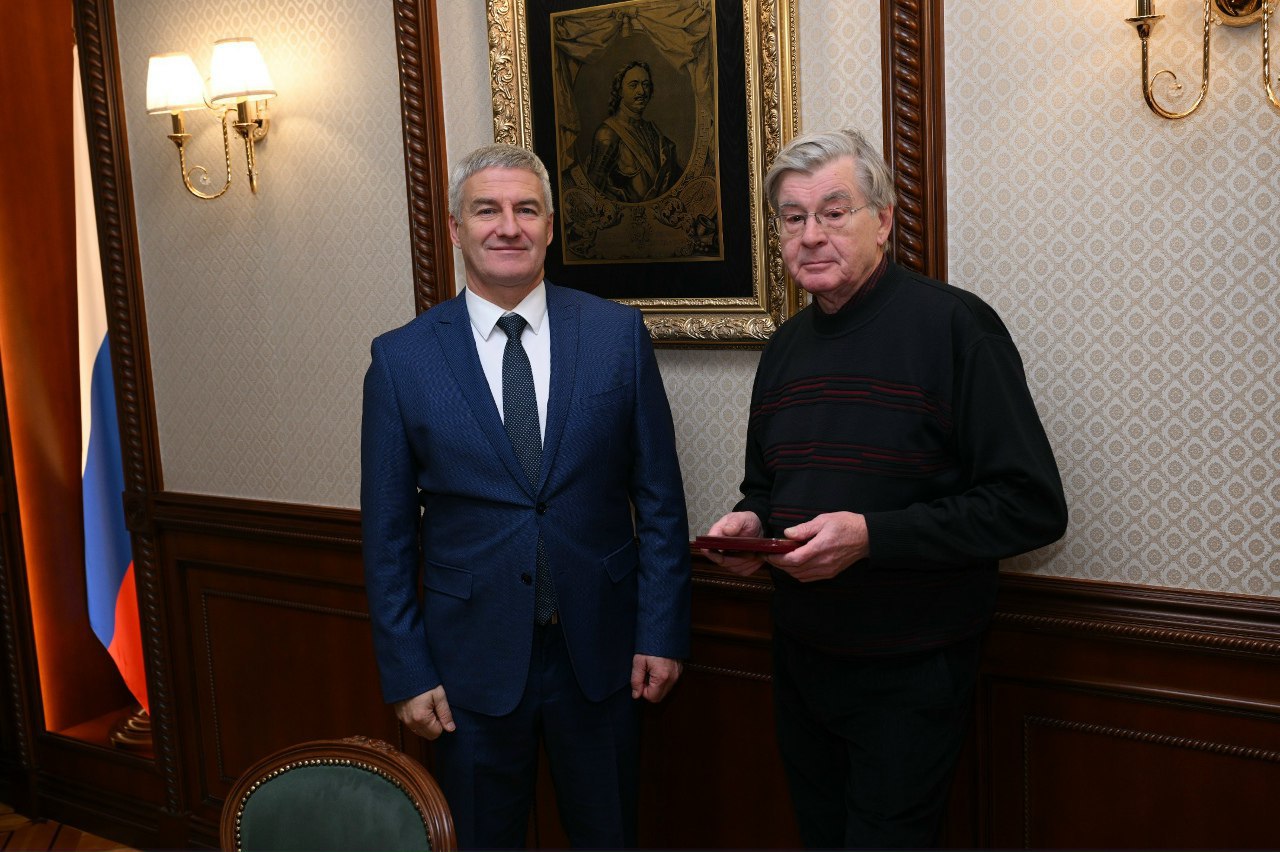 Глава Карелии вручил орден «Сампо» сыну Ивана Сенькина