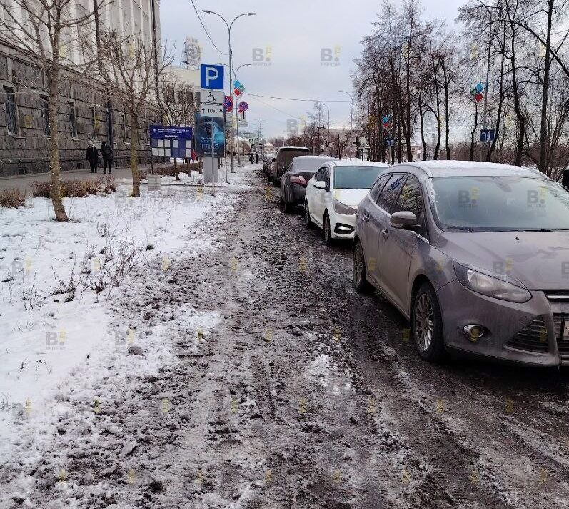 Петрозаводчане возмутились заваленному снегом центру города