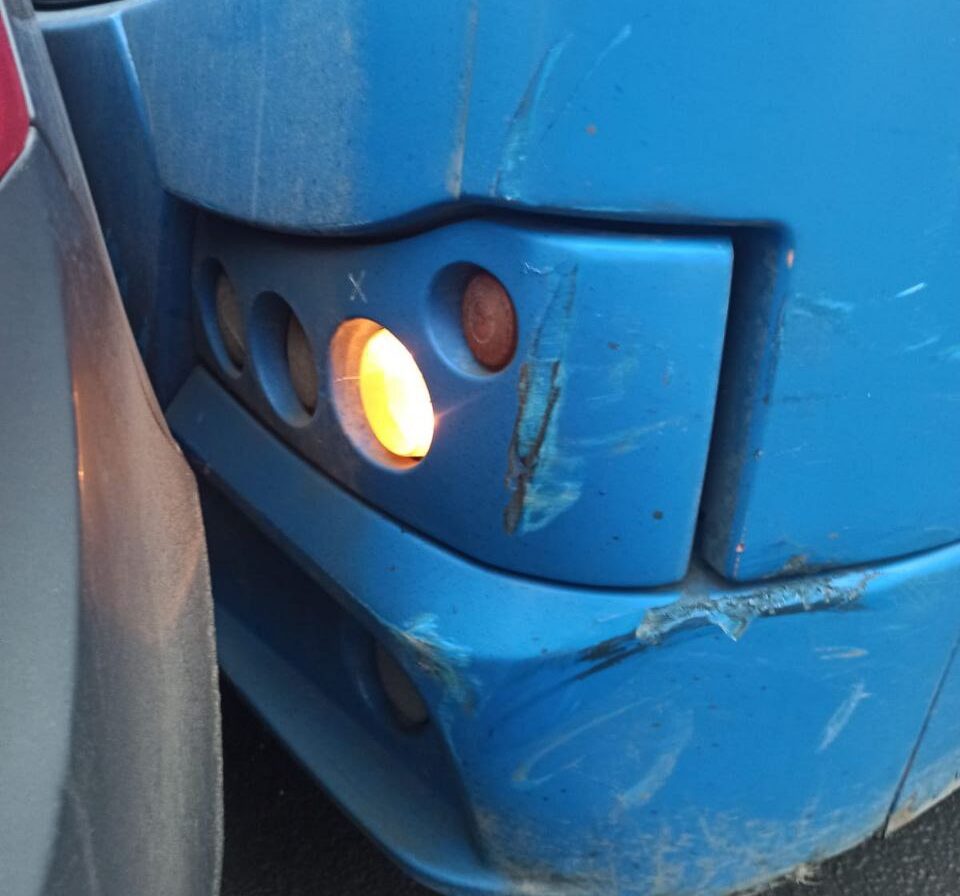 Легковушка и троллейбус столкнулись в расширенном центре Петрозаводска