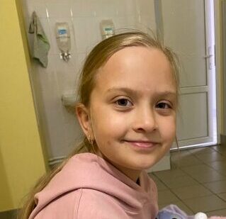 Мама семилетней девочки, которой грозит слепота, поблагодарила жителей Карелии за помощь