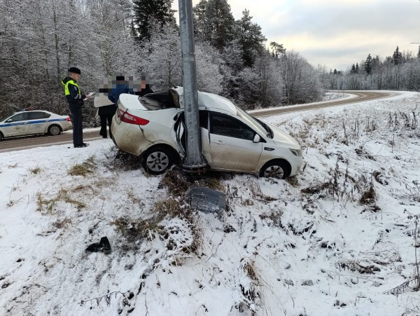 Жители Тверской области въехали в Карелию на летней резине - трасса жестко приняла гостей