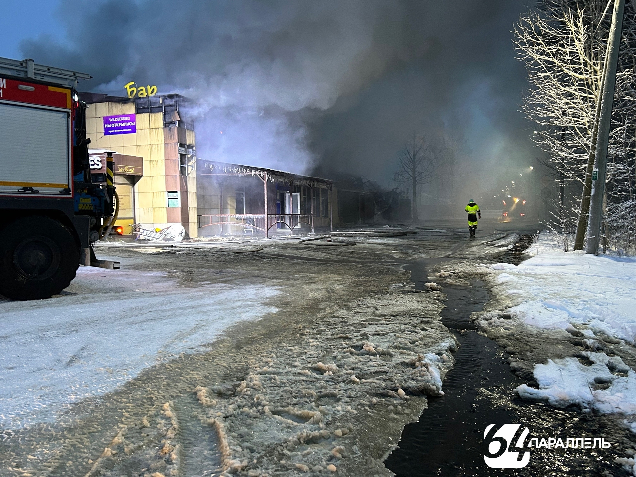 Серьезный пожар в Костомукше: горели бар, пункты выдачи посылок, прачечная и прием металлолома
