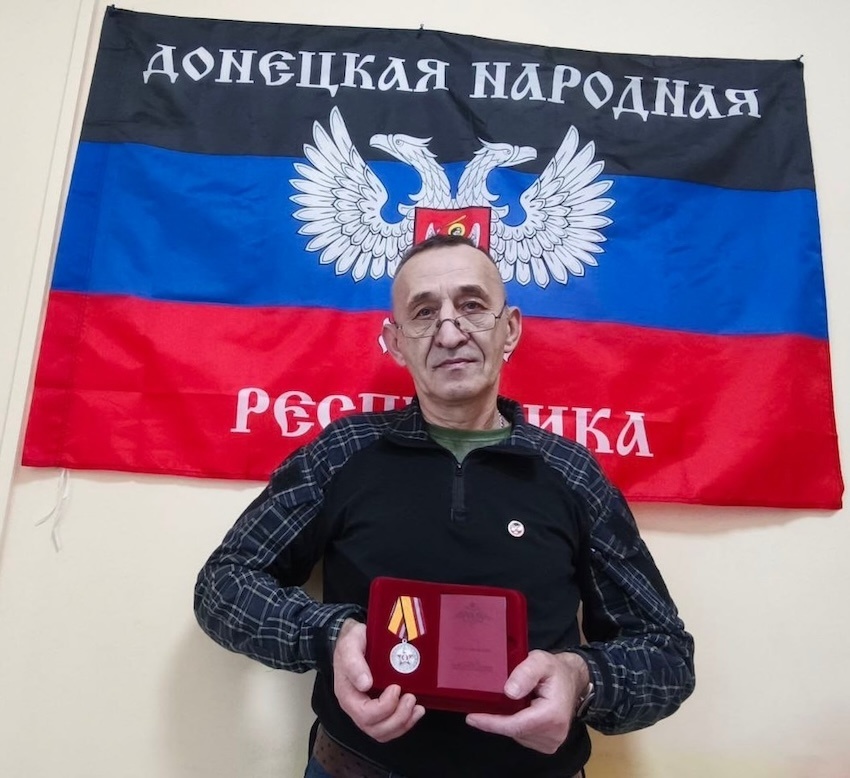 Журналист из Карелии награжден медалью «Участник СВО» за многолетний волонтерский труд